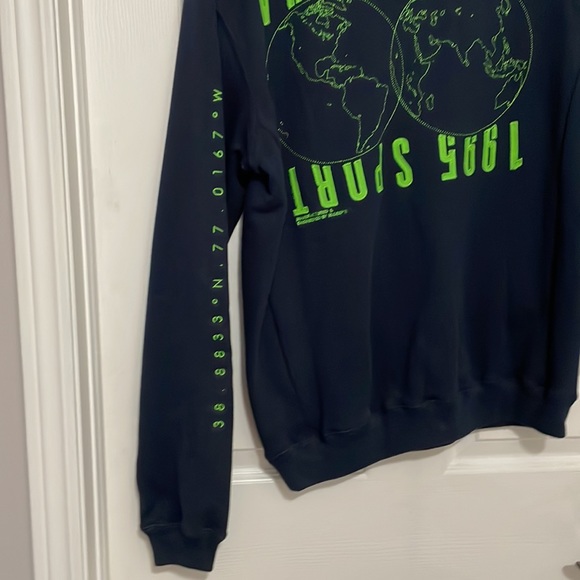 New VCTRY Sweatshirt with kangaroo pouch size large - Picture 12 of 13